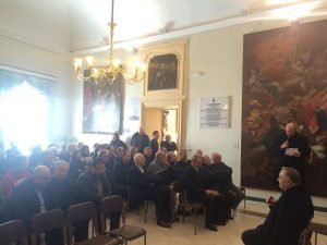 I dipendenti, i direttori ed i volontari della Curia di Agrigento incontrano l'arcivescovo Montenegro per lo scambio di auguri