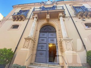 L'ingresso del Palazzo Vescovile di Agrigento