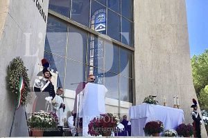 La S.Messa davanti il Sacrario del cimitero di Bonamorone (foto M. Lo Pilato)