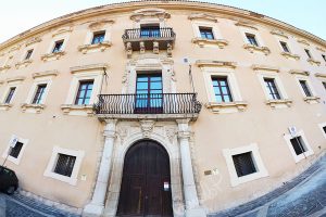 Il Collegio dei Santi Agostino e Tommaso di Agrigento, sede della Curia Arcivescovile di Agrigento (ph.C.P.)